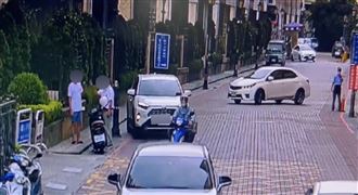 阿北五告派　違停竟爆衝拍落路人手機