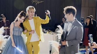 鼓鼓驚喜曬婚禮照　勾手超美新娘開心圓夢