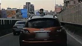 新北市,三重,違規,天窗,休旅車