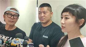 錢小豪（左起）、草爺、蔡允潔出席公益活動（圖／記者鍾智凱攝）