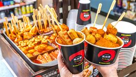 南洋酸辣燙「馬尚煮」嚴選世界名湯的泰式冬蔭功湯，搭配10款原裝進口海鮮風味食材，涮嘴美味不容錯過。（圖／超商業者提供）