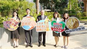 00937B群益ESG投等債20+ETF  1120募集，（圖左起）群益投信ETF及指數投資部張菁惠副總、陳明輝總經理、賴政昇董事長、林慧玟資深執行副總、00937B群益ESG投等債20+ETF經理人曾盈甄。（圖／群益投信提供）