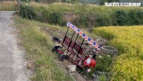台東伯朗大道電動車摔進田裡。（圖／記者王浩原攝影）