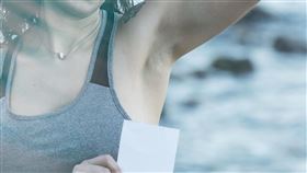 女性，腋下，狐臭(圖／PIXABAY)