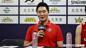 ▲東超聯賽，SK騎士總教練全喜哲出席賽後記者會。（圖／記者劉彥池攝影）