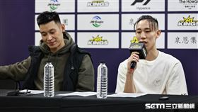 ▲東超聯賽，新北國王後衛林書豪、林書緯出席賽後記者會。（圖／記者劉彥池攝影）