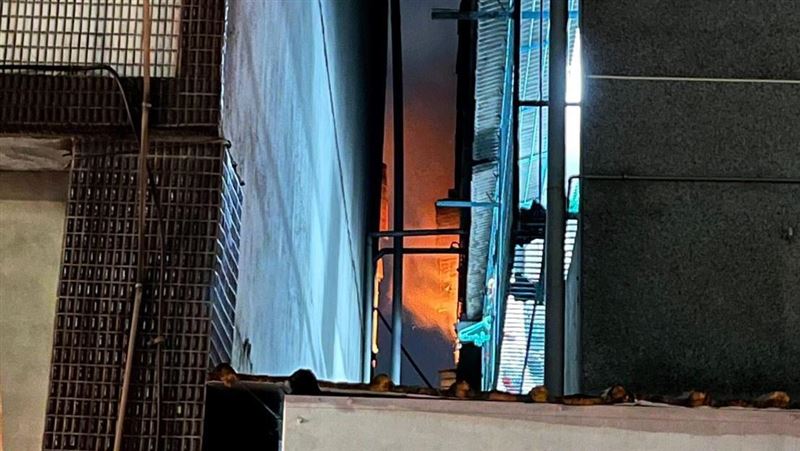 桃園民宅惡火2死1命危　鄰居：聽到爆炸聲