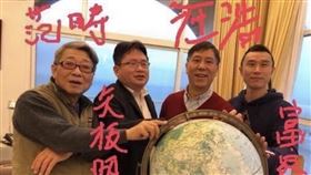 政略作家范疇68歲逝！矢板明夫揭「最後著作」：本來約了下週做1事。（圖／翻攝自矢板明夫臉書）