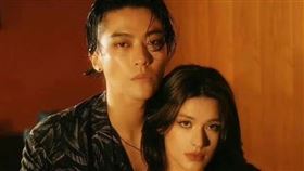 仲尼和老婆卡琳娜到峇里島度假。（圖／翻攝微博）