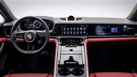▲保時捷Panamera以駕駛者為核心的全新內裝。（圖／Porsche提供）