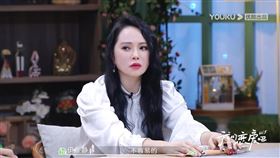 「成年人的心動步步維艱」！55歲伊能靜自認：不容易的　近況曝光。（圖／翻攝自微博）