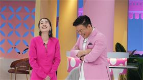 巴鈺（左）與曾國城主持節目（圖／緯來提供）