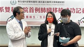 重獲新生讓涂小姐（中）哽咽落淚，並緩緩道出對醫護的感謝。（圖／記者簡浩正攝影）