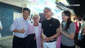 黃仁勳旋風訪台！　現身臨江街夜市民眾搶拍