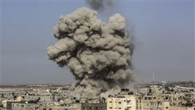 以色列空襲巴勒斯坦，拉法，轟炸，濃煙（圖／美聯社／達志影像）