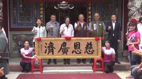 蔡英文草屯朝陽宮參香並贈匾