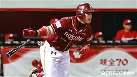 ▲台灣大賽第5戰，樂天桃猿三壘手梁家榮滿壘敲出2分打點安打。（圖／記者劉彥池攝影）