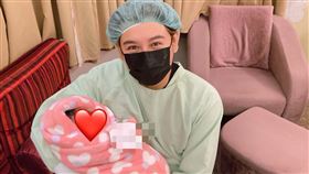 陳宇風開心曬父女合照。（圖／翻攝自陳宇風臉書）