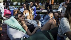 以巴衝突,「超新星音樂節」上遭受攻擊後的倖存者（圖／美聯社／達志影像）