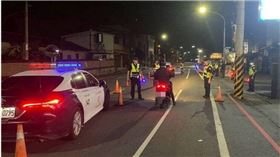 南投警分局為打擊飆車族囂張氣焰，日前加重執行防制危險駕車勤務，深夜布重兵在南投市139線、名間鄉彰南路等重要路段。（圖／翻攝畫面）