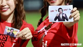 ▲台灣大賽第6戰，小龍女自製標語。（圖／記者劉彥池攝影）