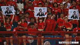 ▲台灣大賽第6戰，小龍女自製標語。（圖／記者劉彥池攝影）