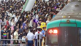 Coldplay高雄演唱會散場疏運英國搖滾樂團Coldplay酷玩樂團11日於高雄世運主場館舉辦演唱會，吸引大量樂迷湧入。演唱會晚間約10時5分結束，於82分鐘內完成疏運。（高雄捷運公司提供）中央社記者蔡孟妤傳真 112年11月12日