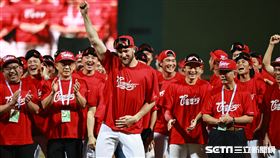 ▲味全龍拿下中華職棒34年總冠軍，洋投鋼龍獲得第7戰單場MVP。（圖／記者劉彥池攝影）