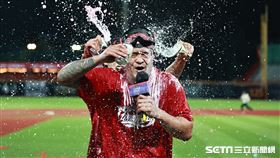 ▲味全龍拿下中華職棒34年總冠軍，一壘手林智勝受訪。（圖／記者劉彥池攝影）