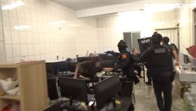 博弈網站一條龍分工精細　北中南警同破獲（圖／翻攝畫面）