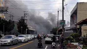 台中大甲，洗車場大火，濃煙竄出，（圖／翻攝畫面）