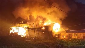 南港茶園古厝大火。圖／翻攝畫面