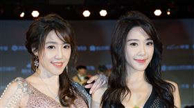 依依（右）、佩佩出席金刻獎，戰袍相當亮眼（圖／佩佩提供）