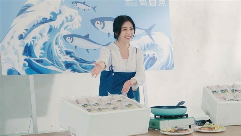 女神韓瑜轉型直播主　王彩樺遭罵陪襯哭了