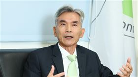 薛富盛談資源循環促進法環境部長薛富盛接受中央社記者專訪時表示，以他的眼光來評點目前的資源循環促進法，認為在技術面已經具備，因此重要的是法規面，如何透過獎勵機制讓事業、產業，願意配合政府，將資源循環、更進一步牽涉到淨零排放。中央社記者王騰毅攝  112年9月13日