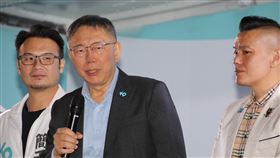 柯文哲：中心思想是讓百姓過好生活民眾黨總統參選人柯文哲（中）13日晚間在南投市配天宮舉行「民眾之聲」廟口開講，除鄭重否認「柯文哲是善變的人」，也強調他的中心思想就是讓百姓過好生活，並非沒有中心思想。中央社記者蕭博陽南投縣攝  112年11月13日