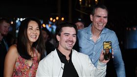 ▲響尾蛇卡洛爾（Corbin Carroll）拿下國聯新人王，妹妹透過視訊參與哥哥的獲獎時刻。（圖／翻攝自Cut4推特 ）