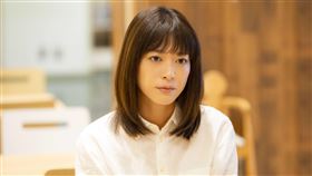 上野樹里在《鄰人X：謎樣的女子》飾演高材生。（圖／天馬行空提供）