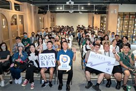 聶永真進駐高雄首場講座獻給青年局　勉勵青年勤學不輟（業配勿用）