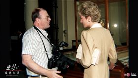 《亞瑟：皇家生活》亞瑟捕捉黛安娜每一個重要時刻。（圖／杰德影音提供）