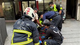 新北,鶯歌,鑰匙,墜樓,水管,攀爬