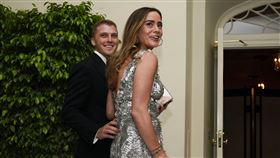 美國總統拜登孫女娜歐蜜(右)住所外驚傳槍響。（圖／美聯社／達志影像）