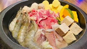 基隆知名 「望海巷石頭火鍋」潮境店月底熄燈，店家解釋原因。（圖／翻攝自臉書：望海巷石頭火鍋）