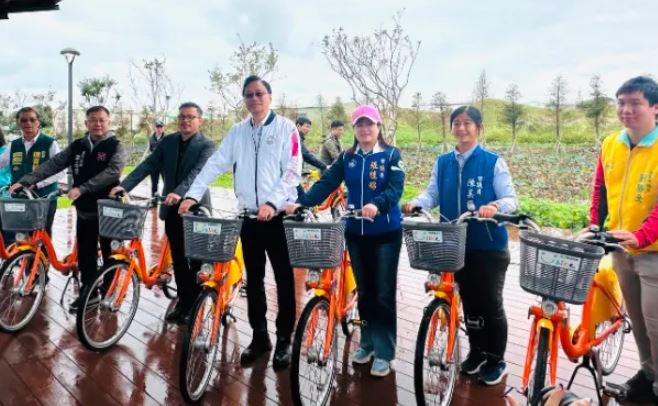 桃林鐵馬道完工　張善政騎Youbike驗收