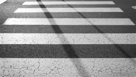 ▲斑馬線，馬路，過馬路，行人。（示意圖／翻攝自Pixabay）