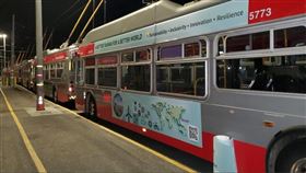 APEC年會登場，30輛「台味」公車行駛舊金山街頭，車身印有台北101大樓以及數位資訊、生技醫療等台灣優勢產業。（圖／Taiwan in San Francisco-駐舊金山臺北經濟文化辦事處）