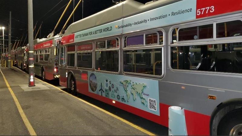 APEC年會登場！「台味」公車美街頭吸目光