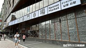 南門市場回來了！首日人潮爆棚，外觀具沈穩質感。（圖／記者簡浩正攝影）