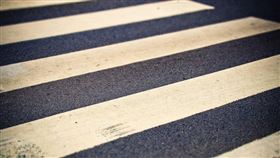 ▲斑馬線，馬路，過馬路，行人。（示意圖／翻攝自Pixabay）