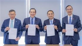 ▲柯文哲馬英九侯友宜朱立倫拿共同聲明合照（圖／國民黨提供）